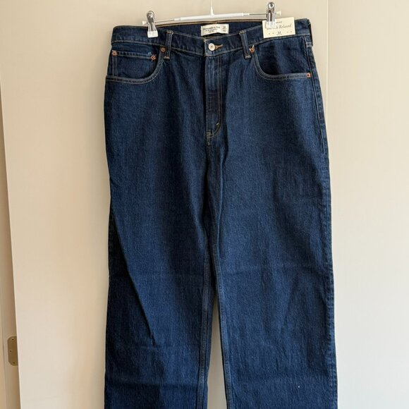BNWT Abercrombie High Rise 90s Relaxed Jeans, Dark Wash - Picture 1 of 5